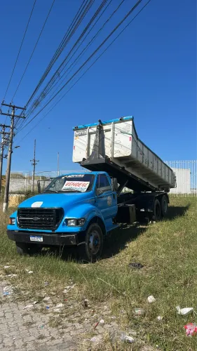     Caminhão Roll On 2000 Operacional e Impecável - Pronto para Trabalhar!