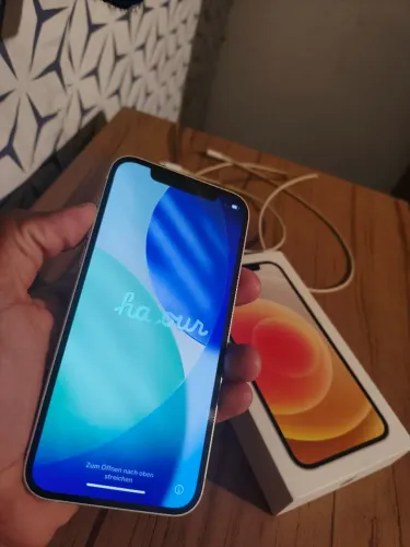 iPhone 12 (128GB)