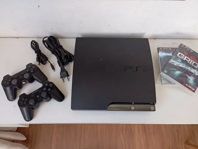PS3(Playstation 3)slim + 2 controles