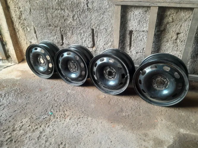 Jogo de Rodas de Ferro Aro 15" 5 Furos $600 Linha VW FOX e Polo em Geral