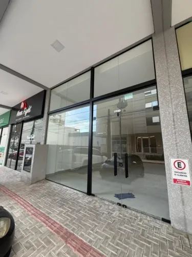 Sala Comercial Nova 129m² em Itapema | Pé-Direito Alto