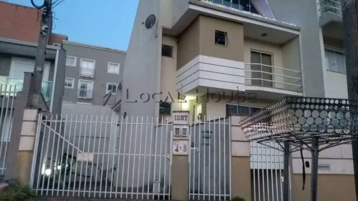 Sobrado à venda em Curitiba, Guaíra, com 3 quartos, 206m²