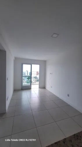 Alugo Ed. Ipanema com 1 quarto