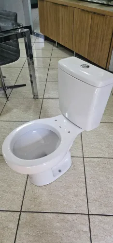 Vaso Sanitário Celite com descarga de 6 litros (6 Lpf / 1,6 gpf).