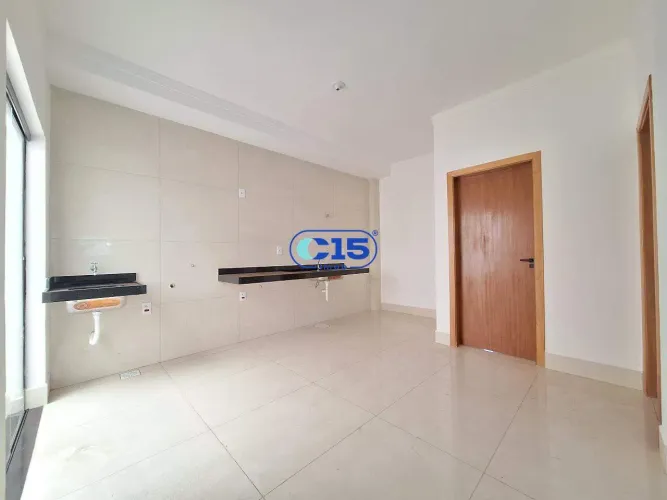 APARTAMENTO À VENDA 02 DORMITÓRIOS, SUÍTE E VARANDA