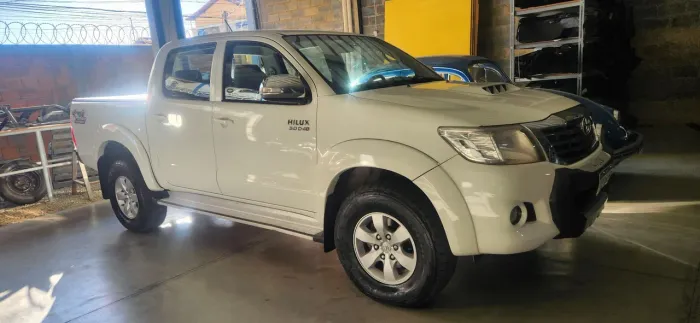 Toyota Hilux CD SRV D4-d 4X4 3.0 TDI Diesel AUT 2015
