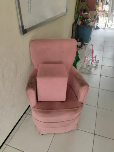 cadeira de amamentação com puf