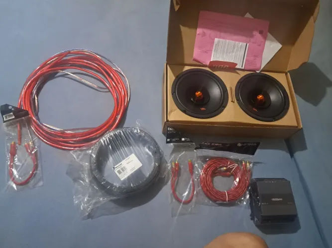Vendo esse kit de som automotivo 