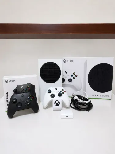 Xbox Series S - 512G + Dois Controles