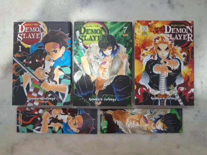 ?[NOVO/IMPECÁVEL] Kit 3 Mangás Demon Slayer (Vols. 1, 7 e 8) + Marcadores Oficiais