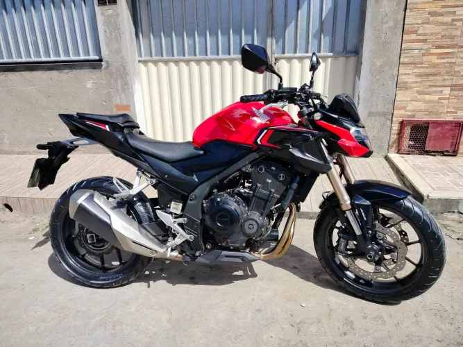 CB500F em perfeito estado.