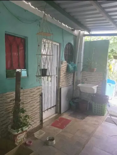 Vendo uma casa + 1 quitinete, em ótimo local e de fácil acesso