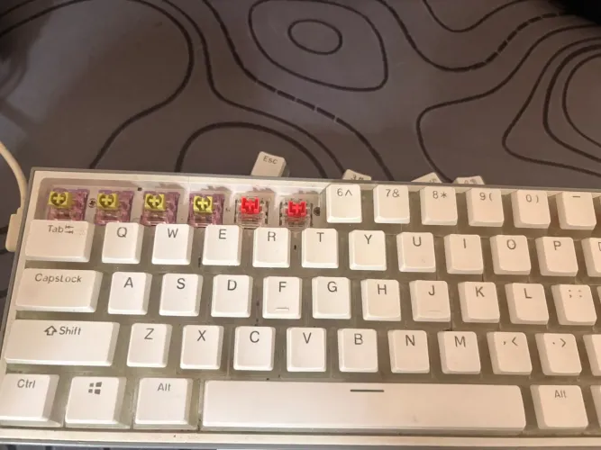 Redragon Fizz RGB - Customizado (com detalhe em uma faixa de led)