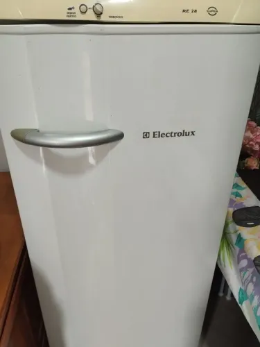 Geladeira Eletrolux RE28