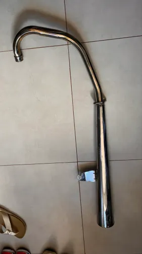 Escapamento gemoto com 2 abafadores . 