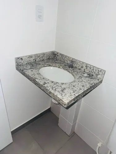 VENDO PORTA DE ALUMÍNIO/PIA DE BANHEIRO E COZINHA/VASO