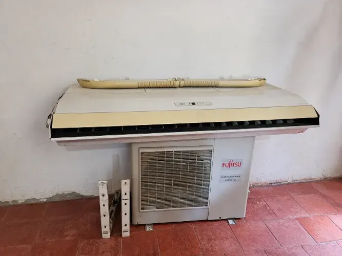 Ar-condicionado Fujitsu Piso-teto Inverter 32.000 BTUs Quente/Frio