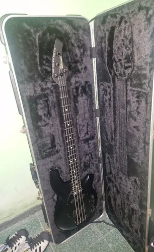 Baixo Music Man Bongo Stealth 4