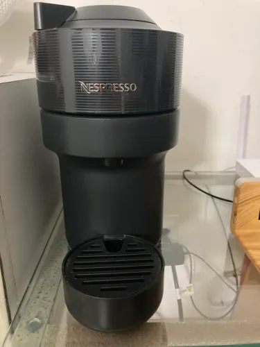 Cafeteira Nespresso Vertuo Preto + 30 cápsulas