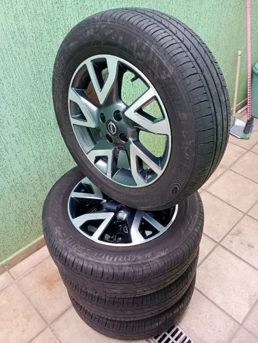 Jogo de Rodas Nissan Kicks Originais com Pneus Bridgestone aro 16 "ZERADOS"