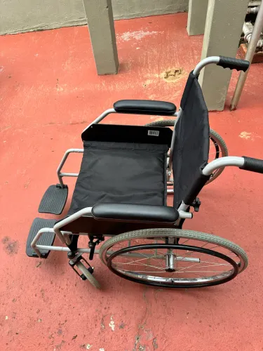 Vendo cadeira de rodas,R$ 500