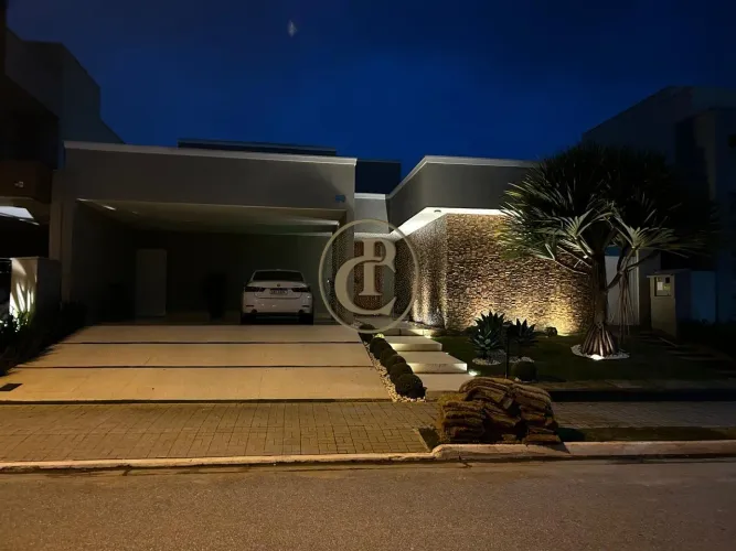 Casa térrea Condomínio Golf III Urbanova SJC.