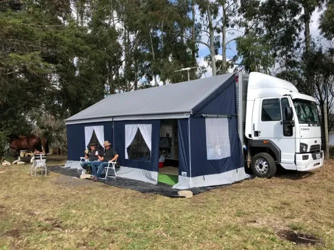 Motorhome / Trailer Completo Com Baia Para 4 Cavalos