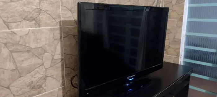 Anápolis Go: TV Buster 42 polegadas ( para tirar peças)!