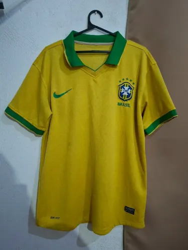 Camisa titular da seleção brasileira 2013