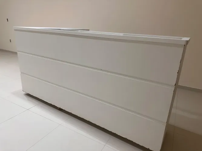 Balcão/Móvel Comercial Branco com Nichos - R$ 800
