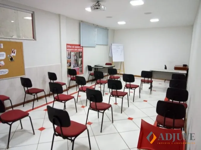 Amplo galpão em Itaipava, com total infraestrutura!