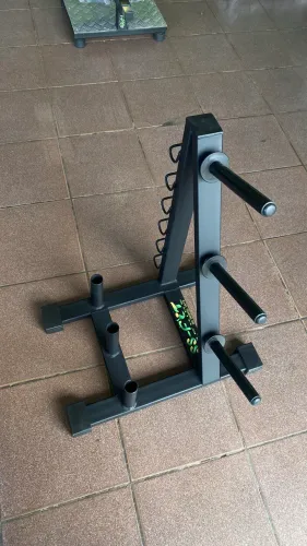 Suporte/expositor 3 em 1- anilhas, 3 barras e 6 halteres