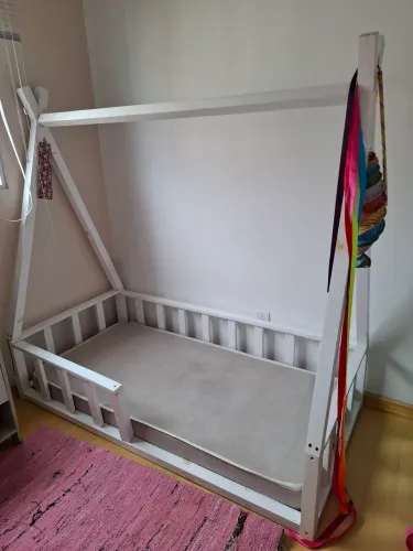 Cama infantil estilo montessori