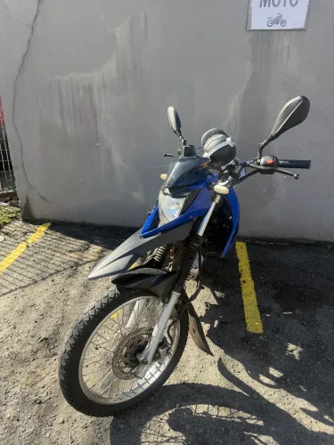 Moto boa pega e rodar toda em dia ótima oportunidade