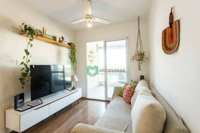 Apartamento na Vila Ipojuca com 2 quartos, sendo 1 suíte, 62m², 2 vagas.