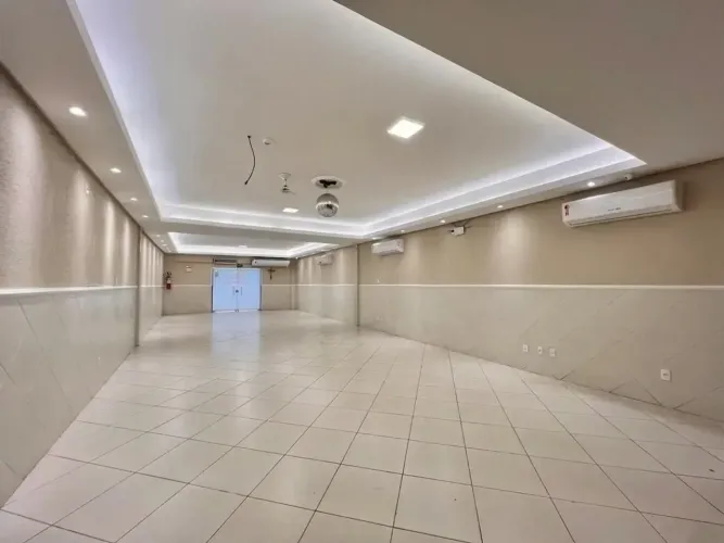 Imóvel comercial à venda com salão amplo no Umarizal.