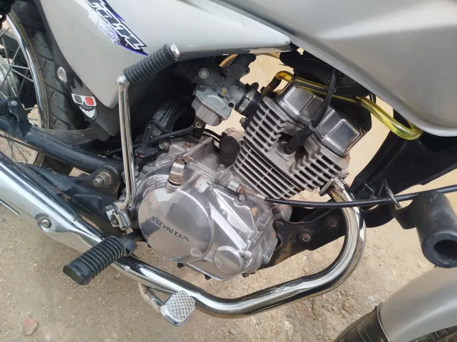 Titan ks 150cc Prata 