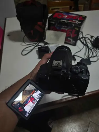 Canon T5i - kit 3 baterias e fonte de alimentação