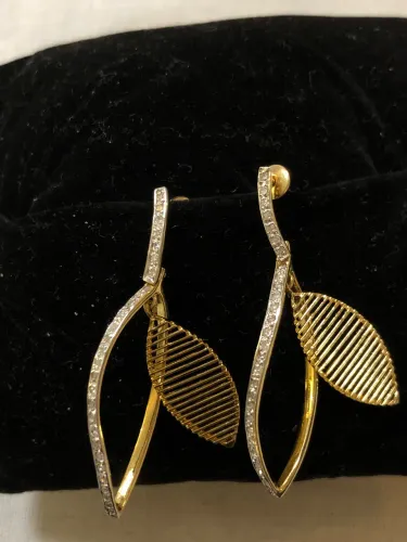 Brinco Ouro 18k com filete em Ouro Branco e Diamantes