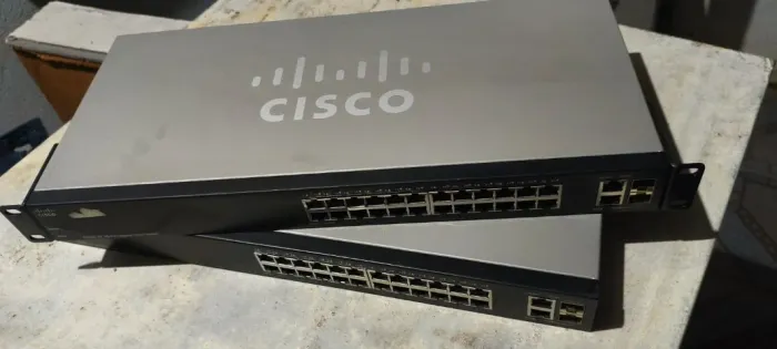 Switch Cisco SG220-26 Smart Switch Gerenciável 26 Portas Gigabit