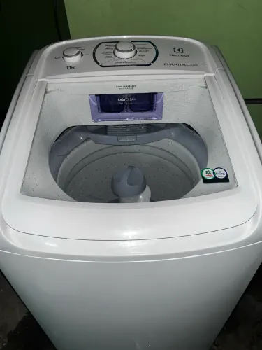 Máquina de Lavar Electrolux 11kg Branca Essential Care com Filtro Fiapos (LES11) 127V