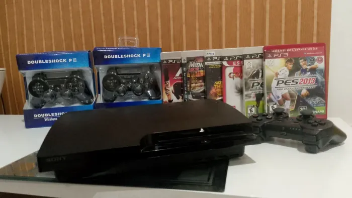 PlayStation 3 Slim + 3 Controles + 6 Jogos - Completo e Funcionando