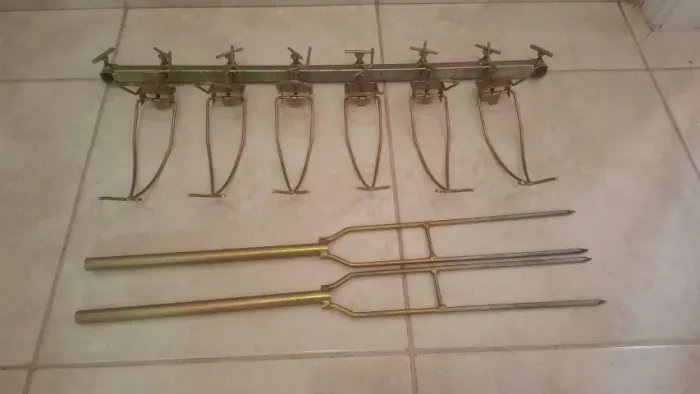 Suporte para 6 varas de pesca - Tilapeiro em aço galvanizado, altura e lados regulável