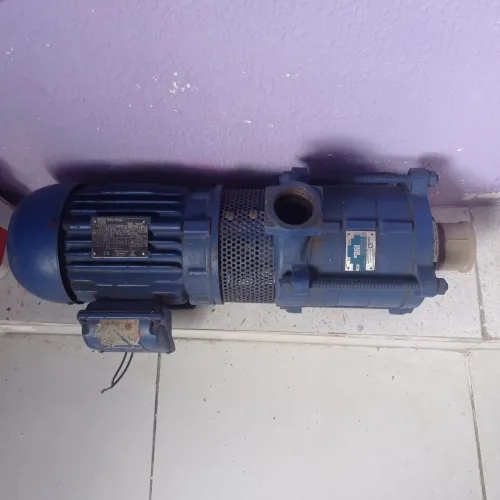Vendo bomba de 4 cavalo.