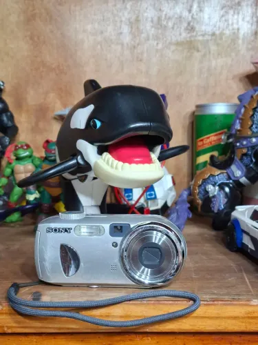 câmera digital Sony Cyber-shot DSC-P73,