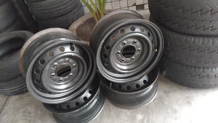 Vendo rodas 17 de ferro original de todos 4 por 4