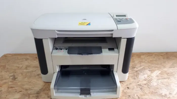 Impressora multifuncional a laser HP M1120 em perfeito estado com um toner e garantia