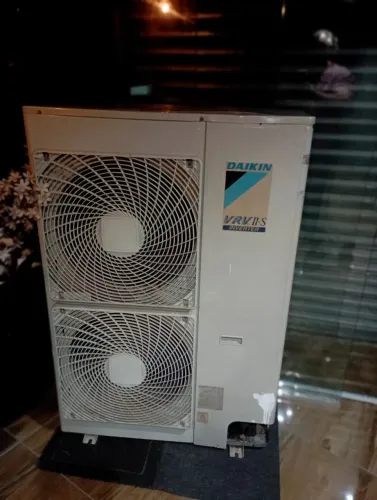 Ar condicionado Daikin vrv condensadora de 48000btus para 4 evaporadora acompanha as evapo
