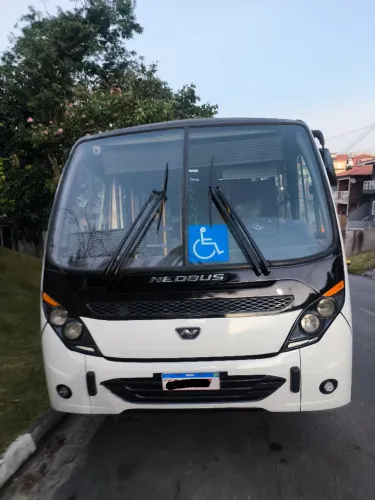 Vendo Micro neobus com AR. 