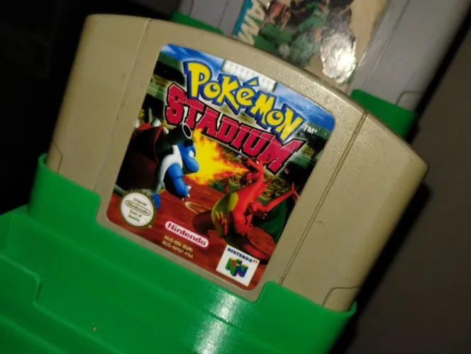 Pokémon Stadium N64 (Americano) Usado + Brinde Cartucho de Futebol (Japonês)